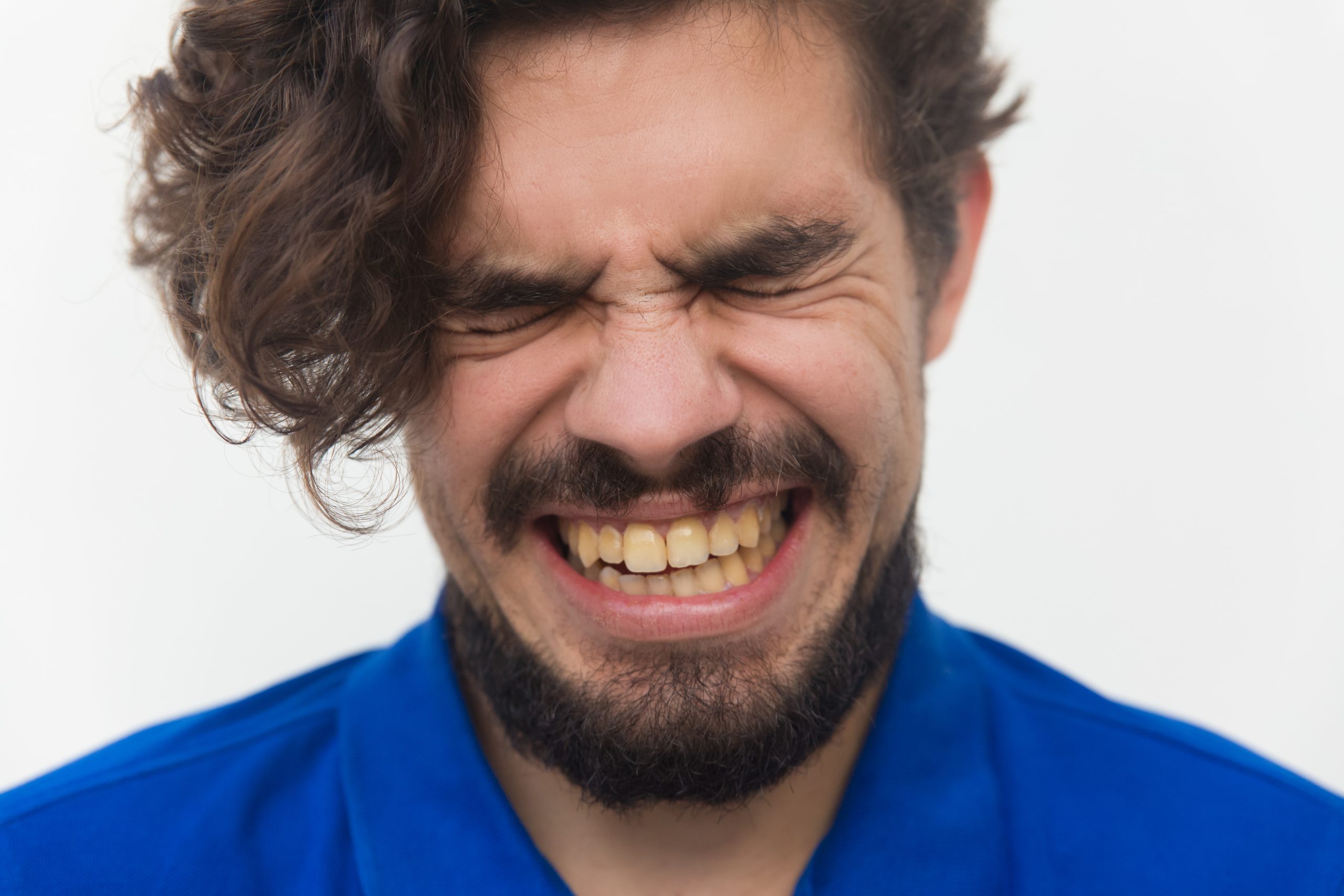 Çarpık Dişler ve Tedavisi: Gülüşünüzü Düzeltmenin Yolları