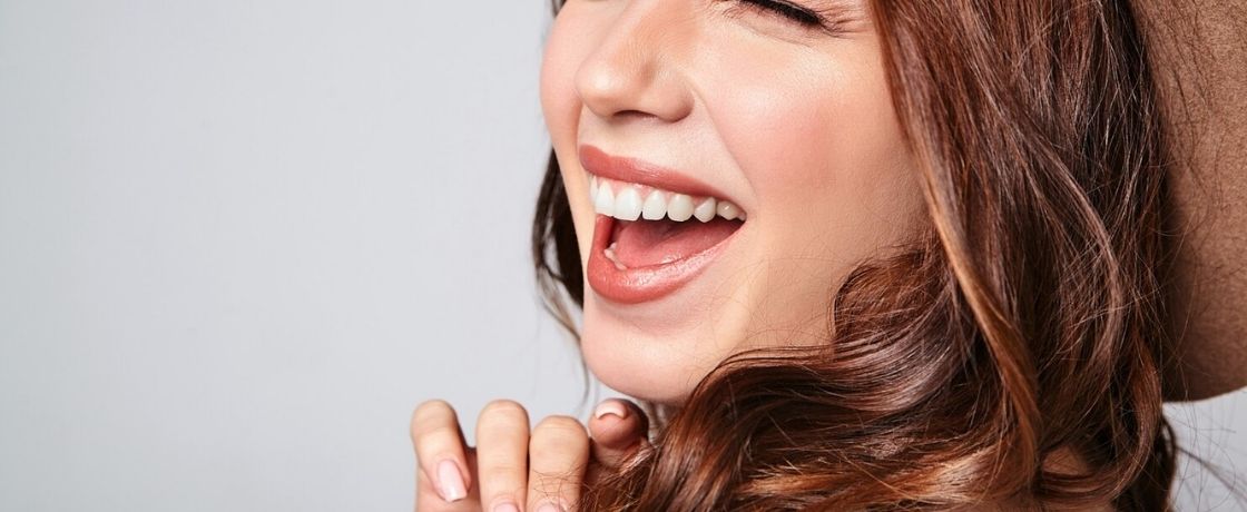 Hollywood Gülüşü Nedir? Nasıl Sahip Olunur?