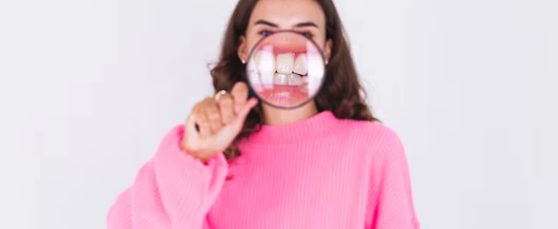 Diş Eti Çekilmesi: Belirtileri ve Tedavi Yöntemleri