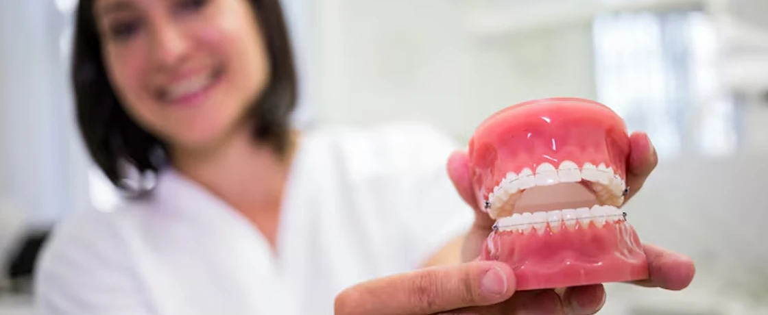 Hareketli Diş Protezlerinin Avantajları
